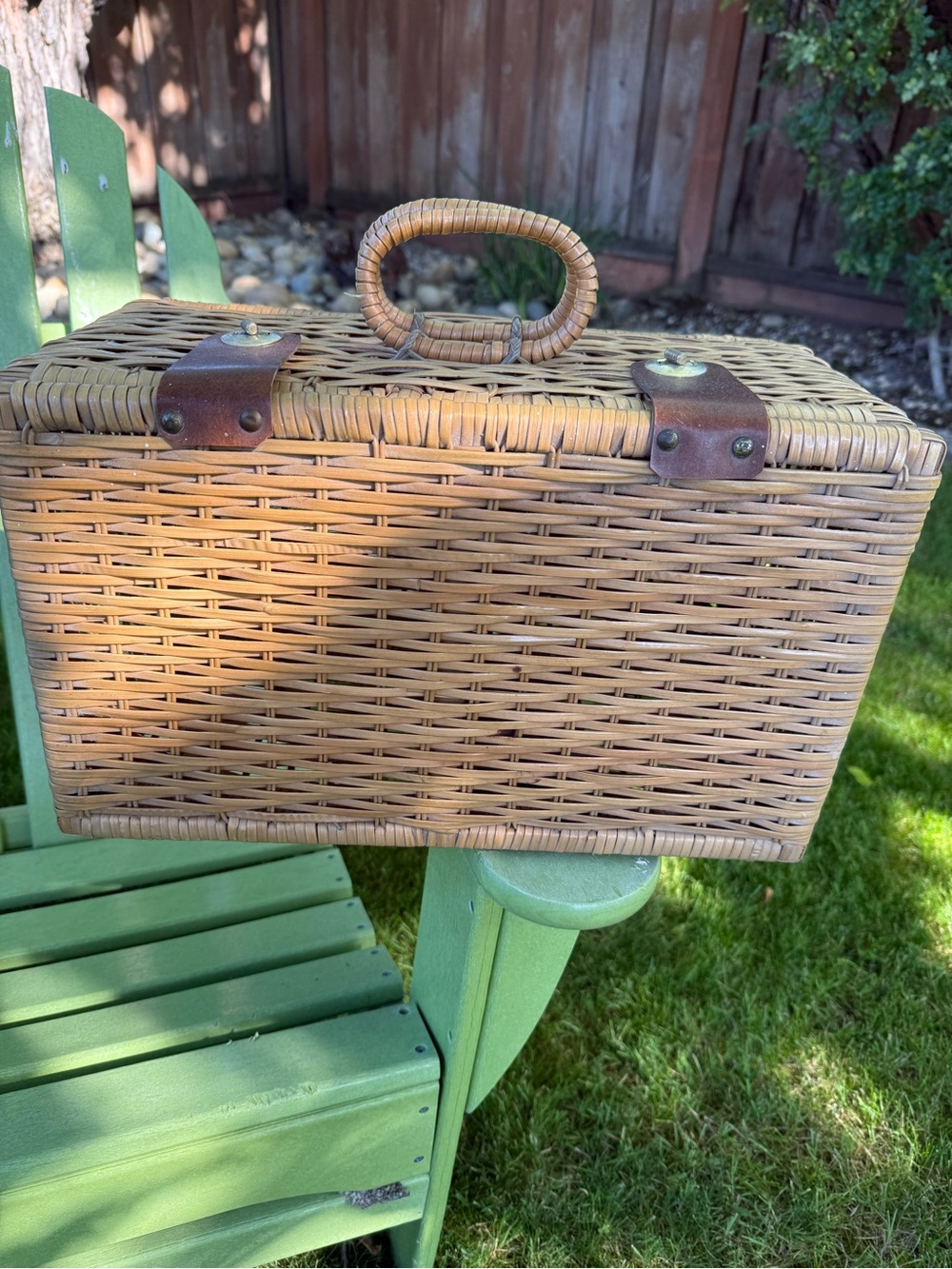 Woven Rattan Picnic Basket with Leather Straps Vintage 1970 with Red White Blue - Picture 8 of 12